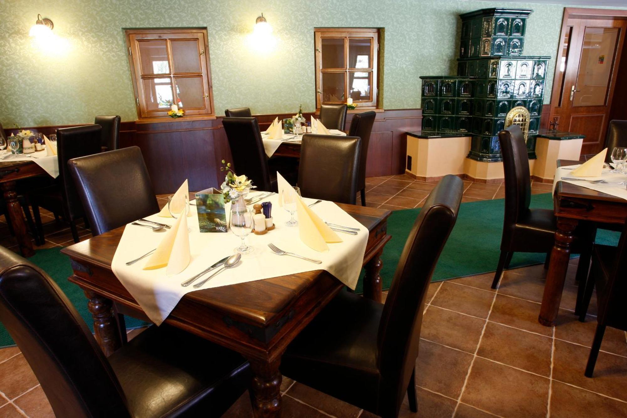 Hotel Majolika Modra Eksteriør billede