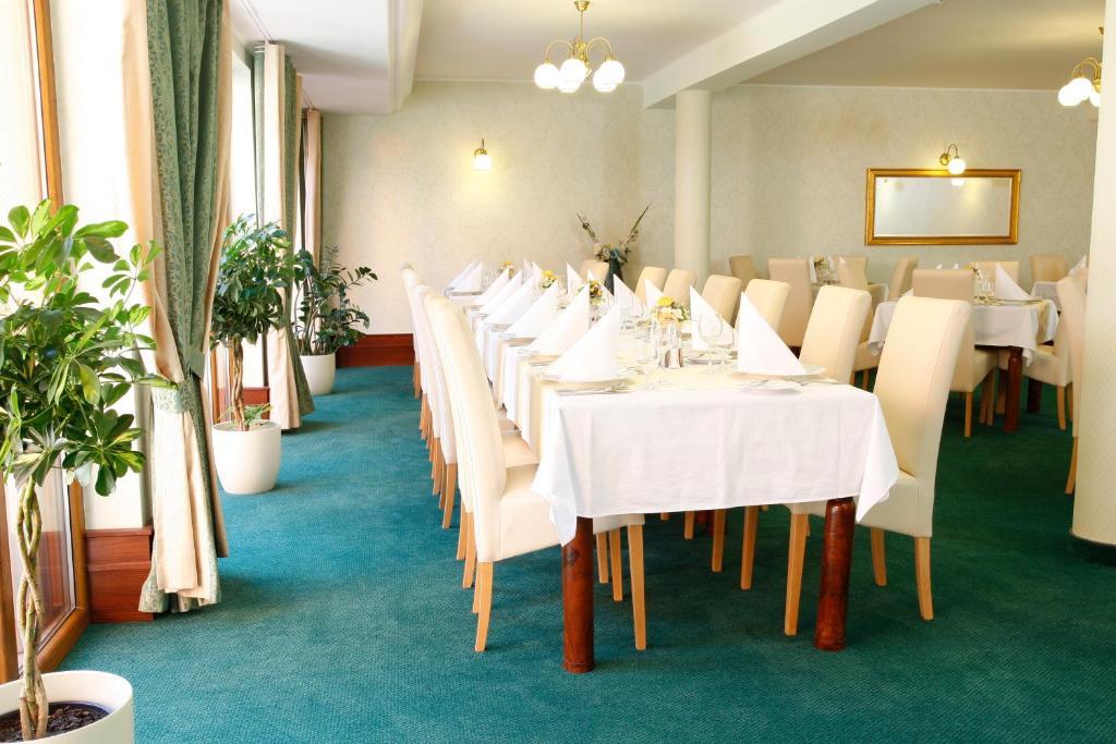 Hotel Majolika Modra Eksteriør billede