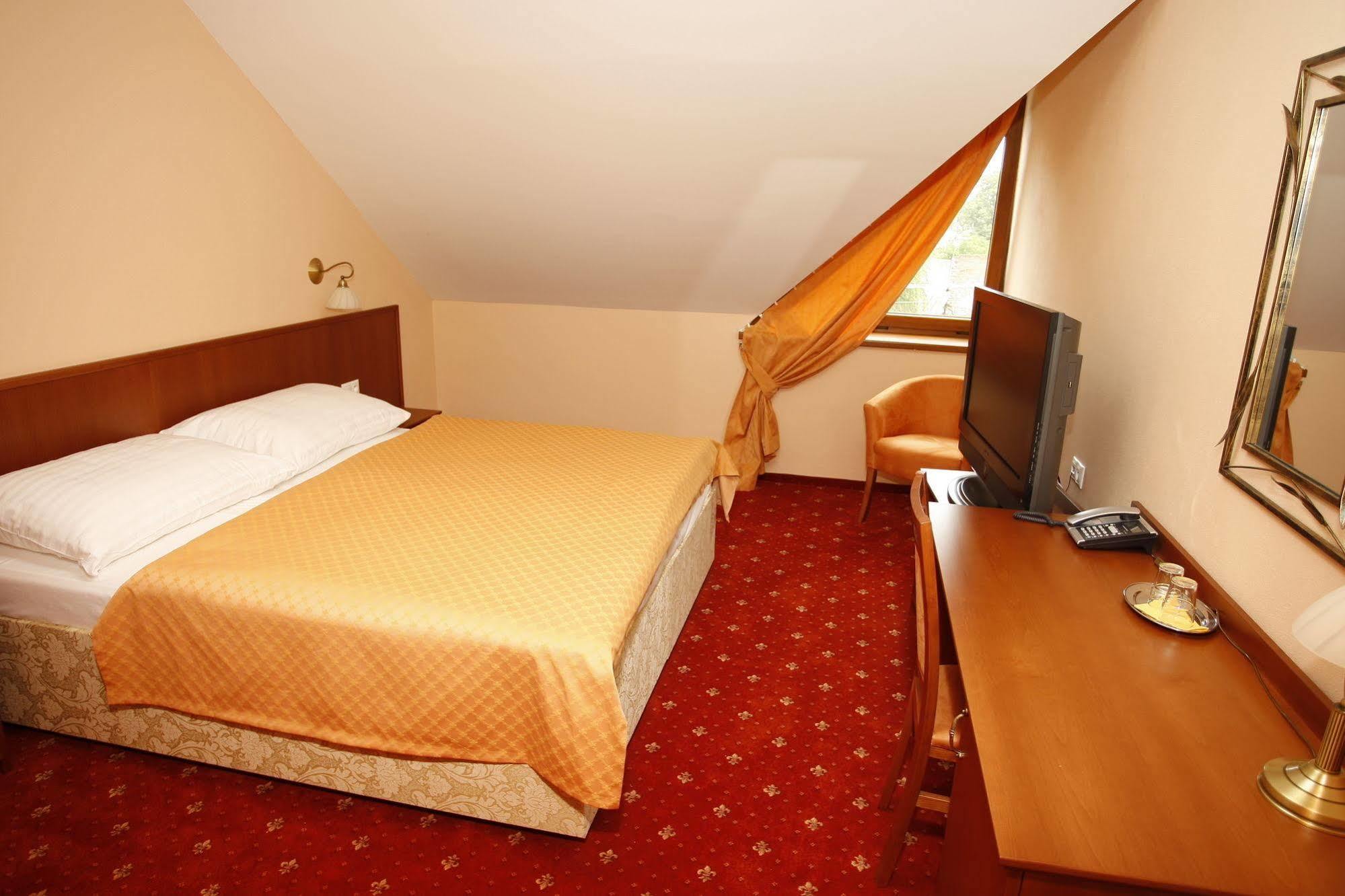 Hotel Majolika Modra Eksteriør billede